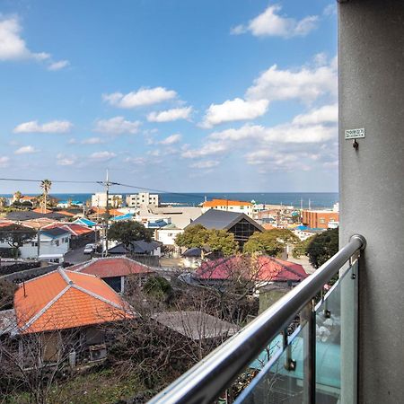 Ramada By Wyndham Jeju Hamdeok Hotell Exteriör bild