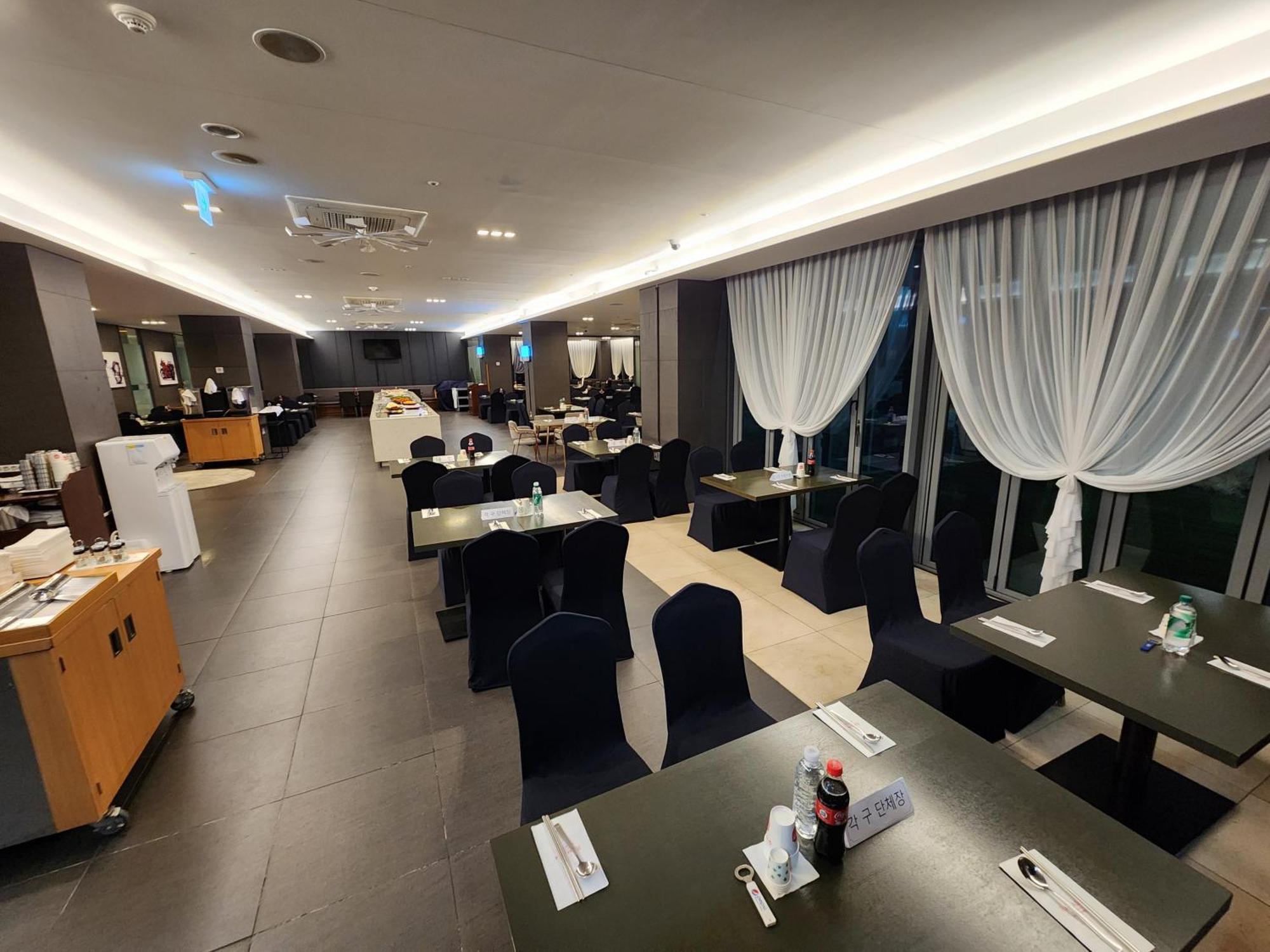 Ramada By Wyndham Jeju Hamdeok Hotell Exteriör bild