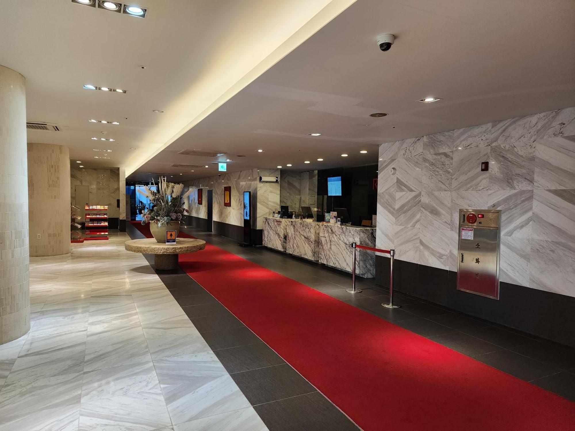 Ramada By Wyndham Jeju Hamdeok Hotell Exteriör bild