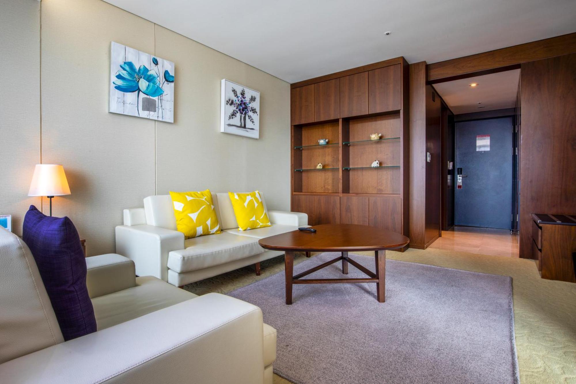 Ramada By Wyndham Jeju Hamdeok Hotell Exteriör bild