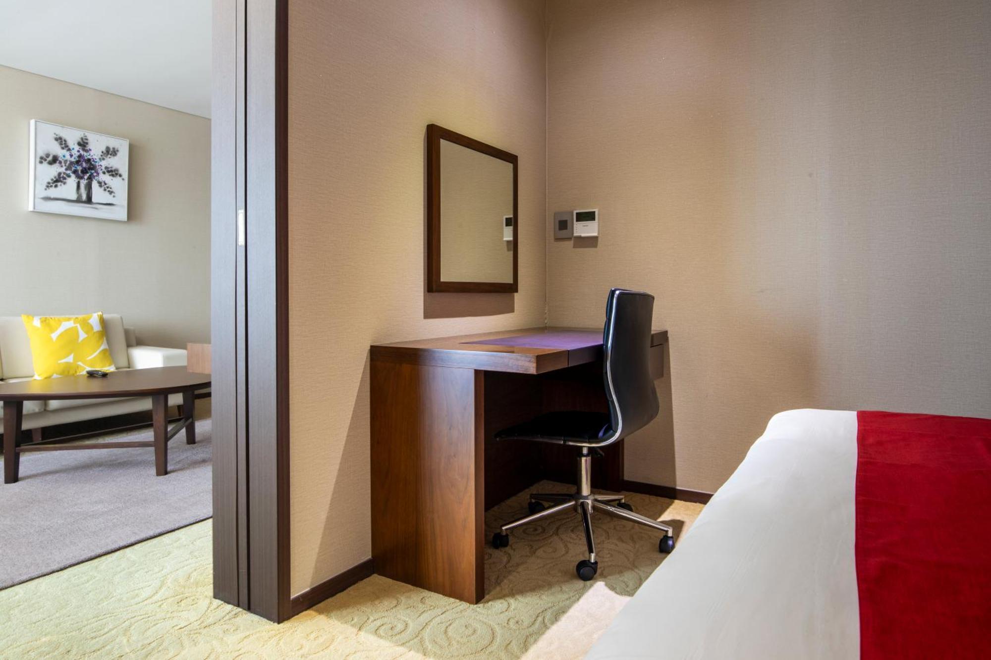 Ramada By Wyndham Jeju Hamdeok Hotell Exteriör bild
