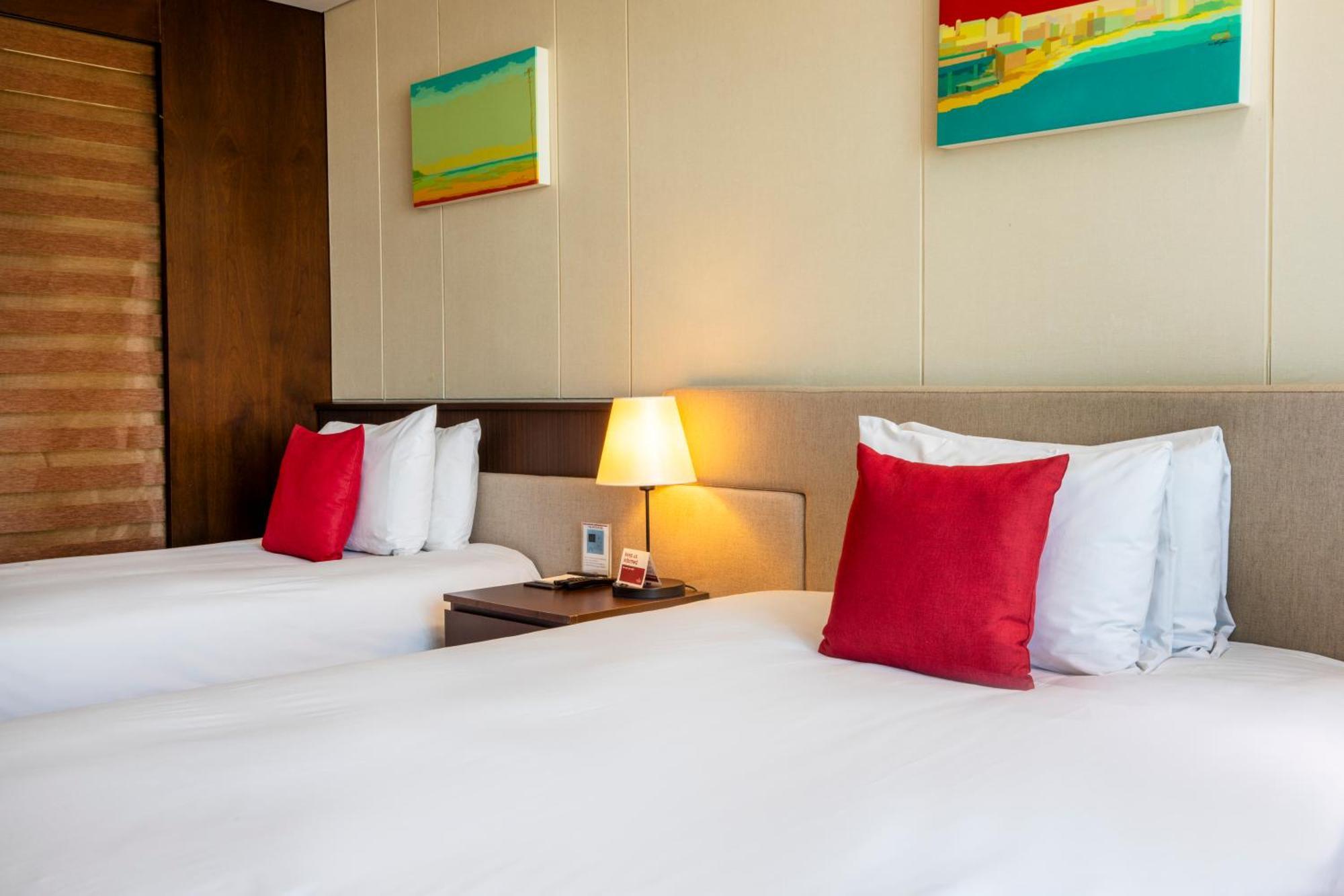 Ramada By Wyndham Jeju Hamdeok Hotell Exteriör bild