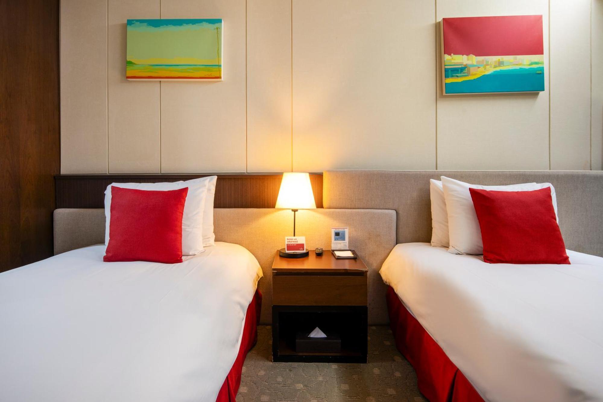 Ramada By Wyndham Jeju Hamdeok Hotell Exteriör bild