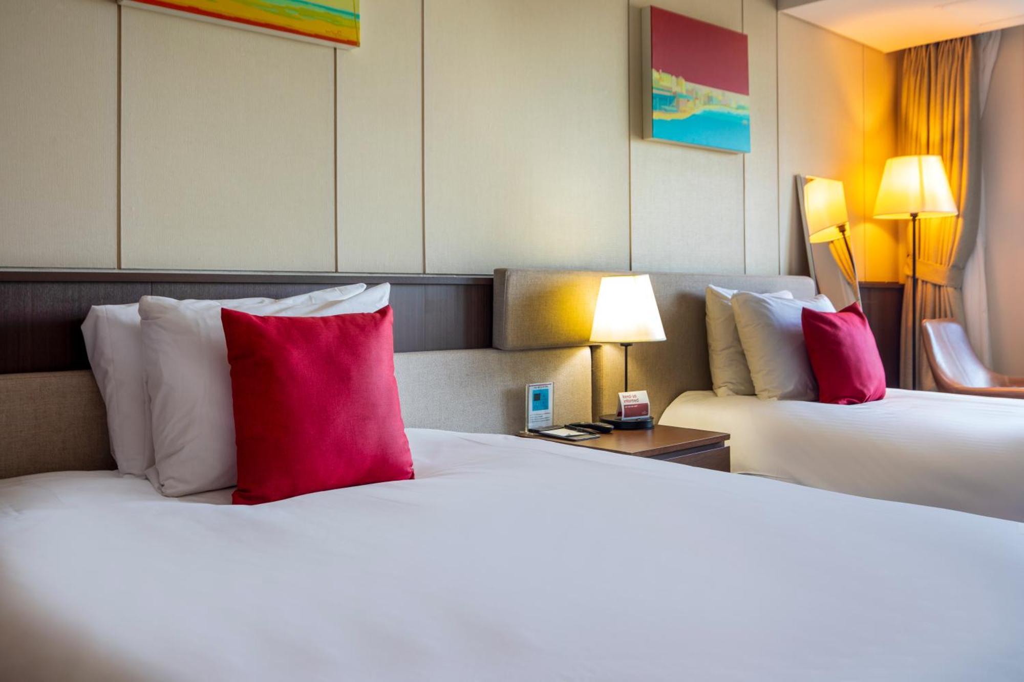 Ramada By Wyndham Jeju Hamdeok Hotell Exteriör bild