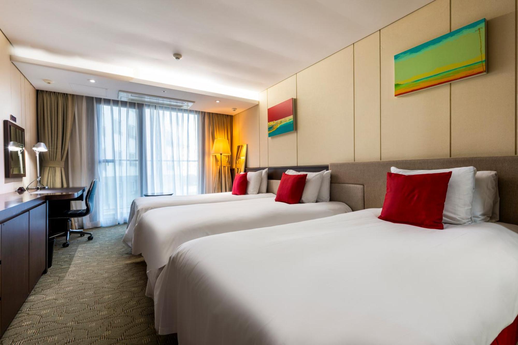 Ramada By Wyndham Jeju Hamdeok Hotell Exteriör bild