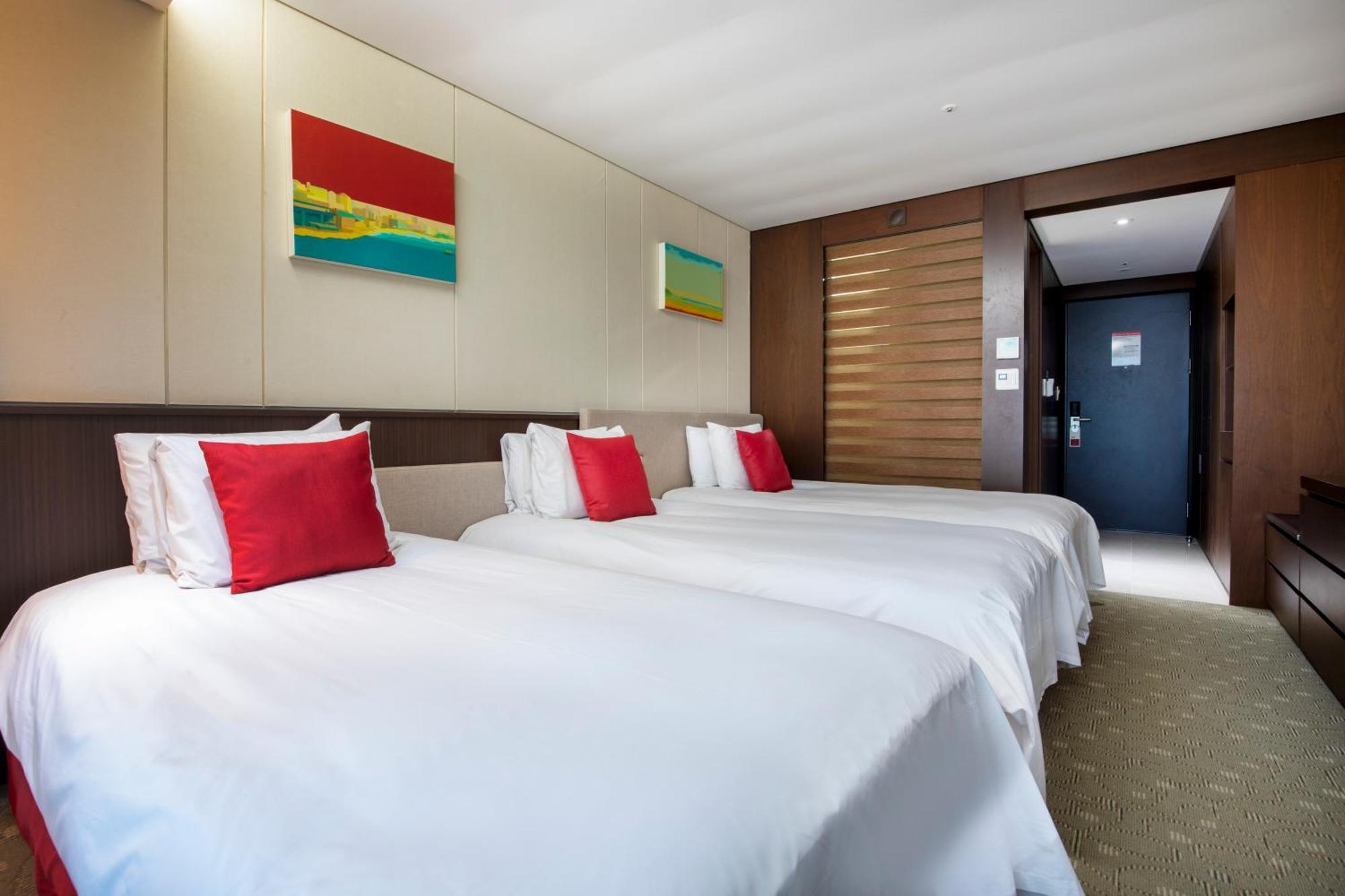 Ramada By Wyndham Jeju Hamdeok Hotell Exteriör bild